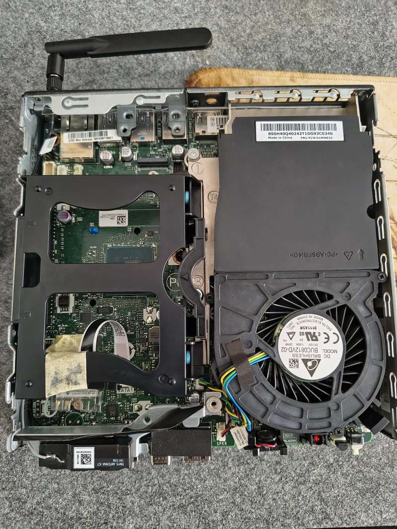 ThinkCentre m920q SATA port és a CPU hűtő
